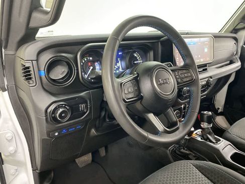 Used 2024 Jeep Wrangler Rubicon image 2