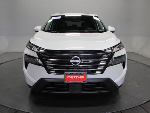 Used 2024 Nissan Rogue SV w/ SV Premium Package FWD image 2