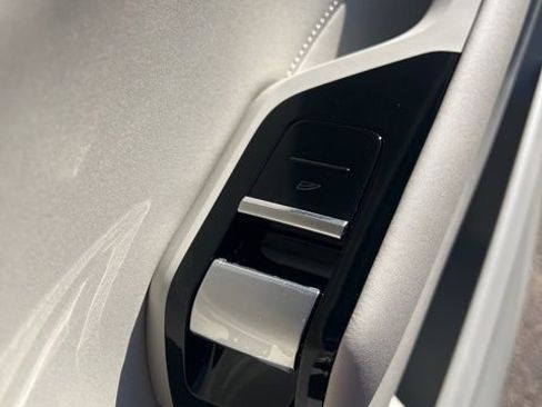 New 2025 Volvo EX90 Plus w/ Protection Package Premier image 26