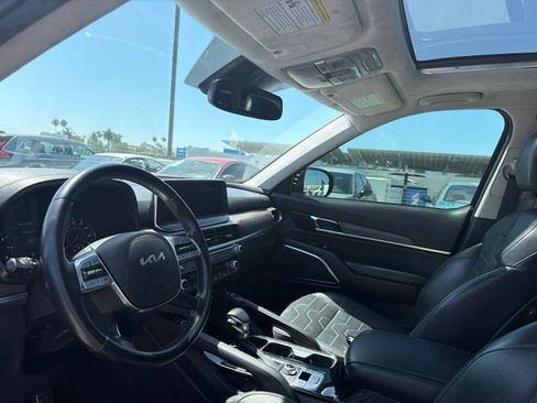 Used 2022 Kia Telluride SX w/ SX Prestige Package AWD/4WD image 3