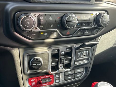 Used 2022 Jeep Wrangler Unlimited Rubicon w/ Trailer Tow Package image 34