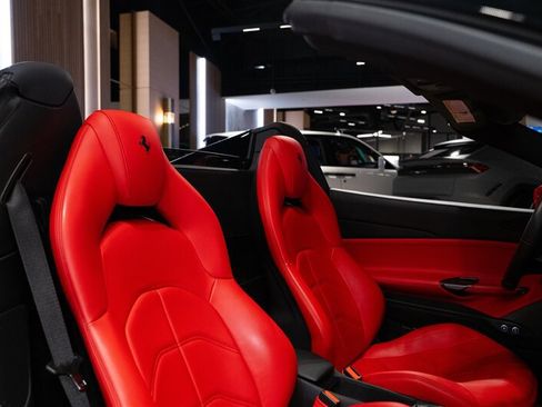 Used 2018 Ferrari 488 Spider RWD image 18