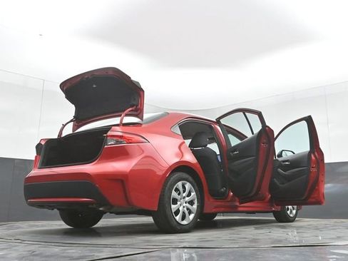 Used 2021 Toyota Corolla LE image 50