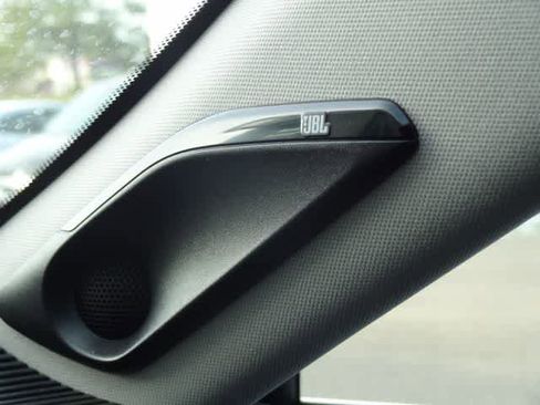 Used 2023 Toyota Venza Limited image 37