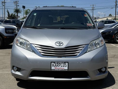 Used 2015 Toyota Sienna XLE w/ XLE Navigation Package image 3