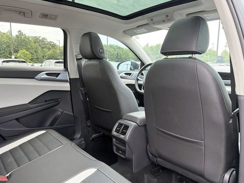 Used 2025 Volkswagen Taos SEL AWD/4WD image 16