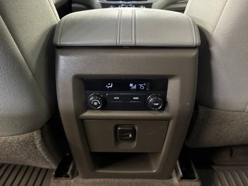 Used 2020 Chevrolet Traverse LT w/ Driver Confidence II Package AWD/4WD image 22