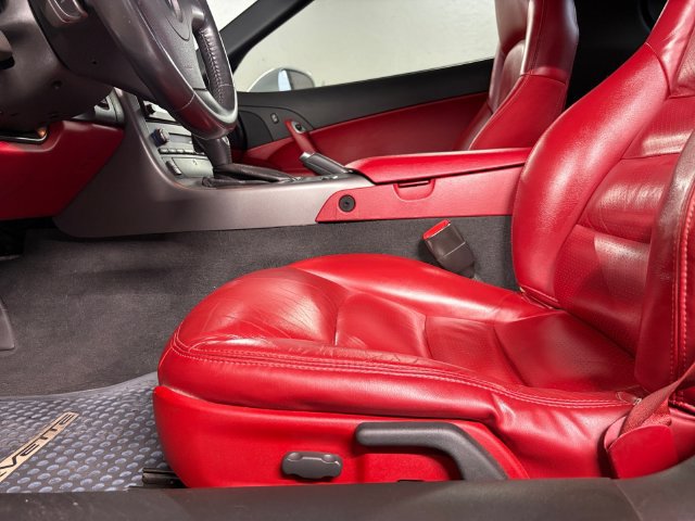 Used 2006 Chevrolet Corvette Coupe w/ Preferred Equipment Group RWD image 14