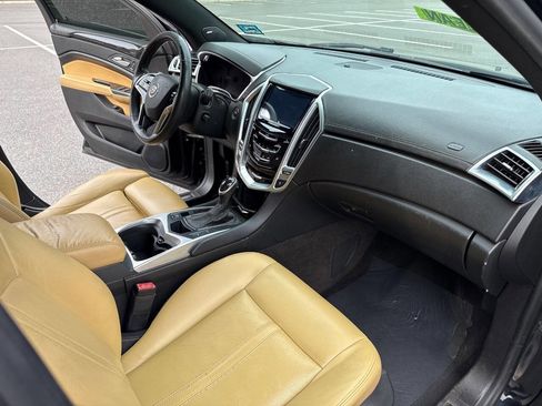 Used 2014 Cadillac SRX Luxury image 18