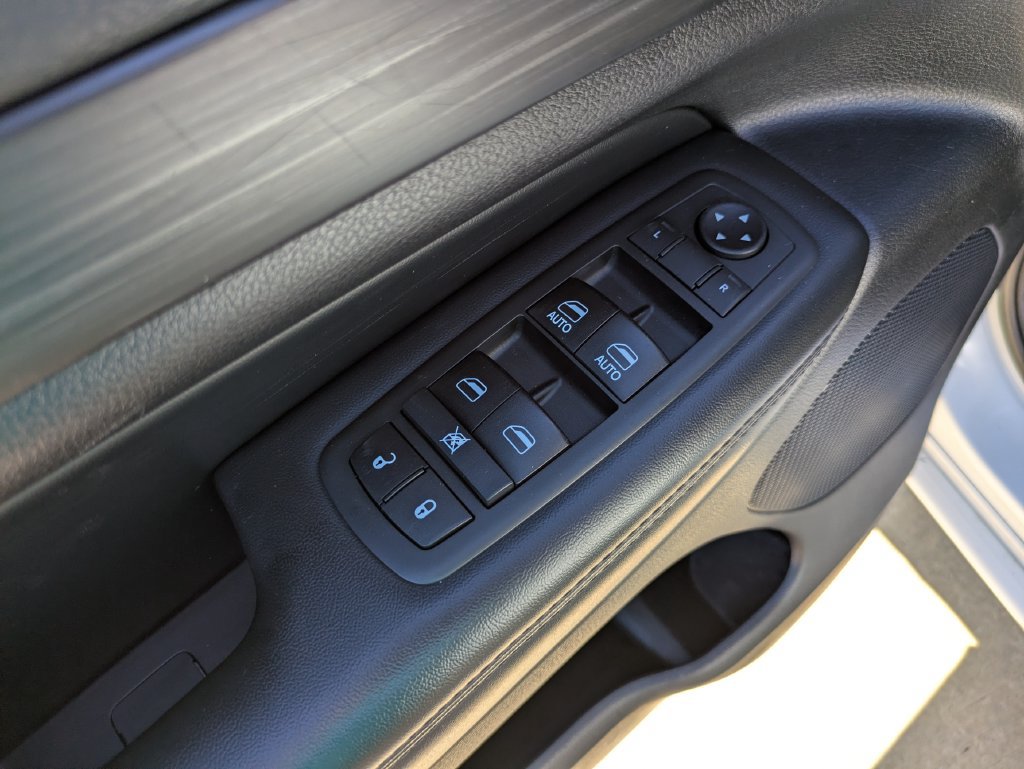 Used 2019 Jeep Grand Cherokee Altitude RWD image 6