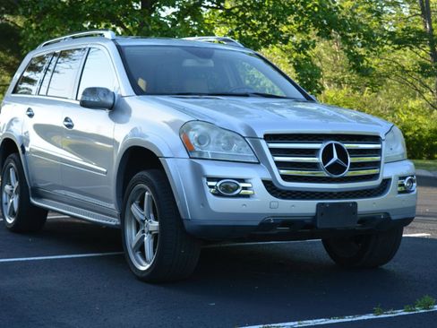 Used 2008 Mercedes-Benz GL 550 4MATIC image 3