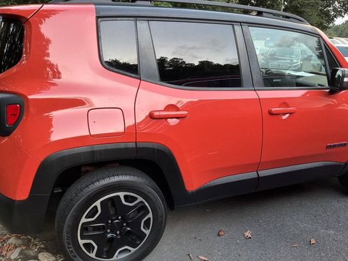 Used 2017 Jeep Renegade Trailhawk AWD/4WD image 4