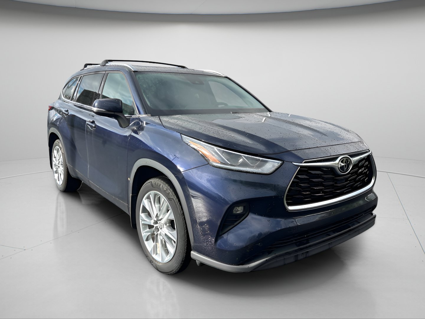 Used 2024 Toyota Highlander Limited AWD/4WD image 2