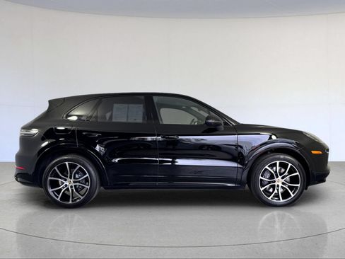 Certified 2023 Porsche Cayenne AWD/4WD image 8