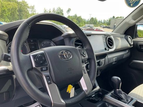 Used 2022 Toyota Tacoma SR5 AWD/4WD image 12