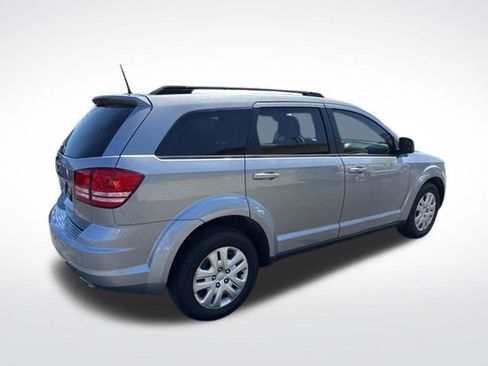 Used 2020 Dodge Journey SE FWD image 3