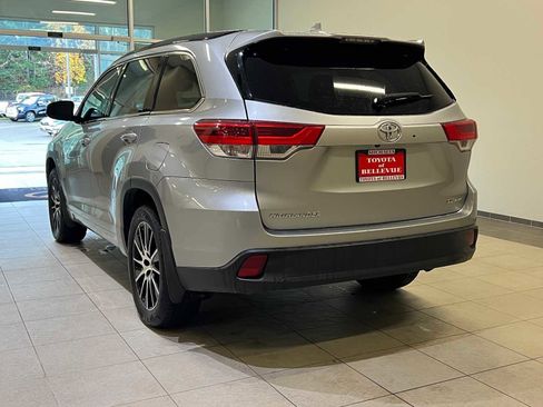 Used 2018 Toyota Highlander SE image 4