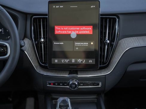 New 2026 Volvo XC60 B5 Plus w/ Protection Package Premier image 20