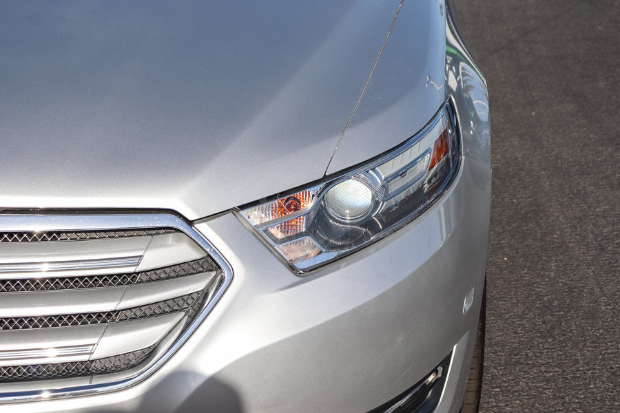 Used 2014 Ford Taurus Limited w/ Equipment Group 301A FWD image 11