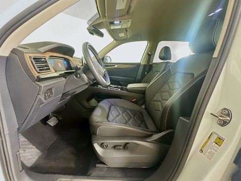 Used 2025 Volkswagen Atlas SE FWD image 13