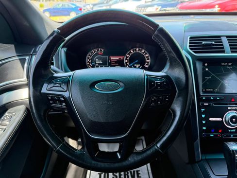 Used 2017 Ford Explorer Platinum AWD/4WD image 32