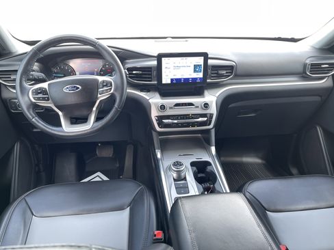 Used 2022 Ford Explorer XLT w/ Equipment Group 202A image 15