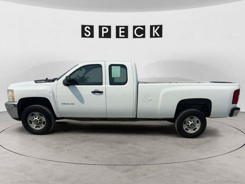 Used 2011 Chevrolet Silverado 2500 W/T AWD/4WD image 2