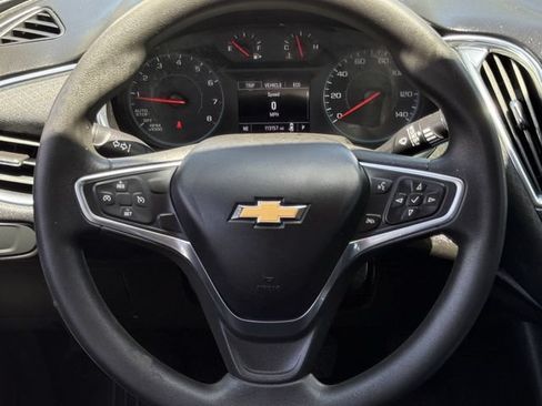 Used 2018 Chevrolet Malibu LT FWD image 10