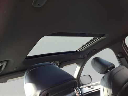 New 2025 Jeep Grand Cherokee Altitude image 10