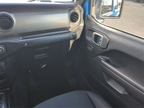 Used 2021 Jeep Gladiator Sport image 15