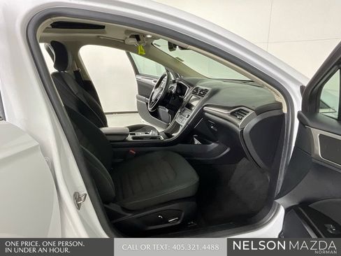 Used 2019 Ford Fusion SE image 14