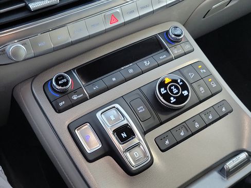 Used 2021 Hyundai Palisade Calligraphy image 12