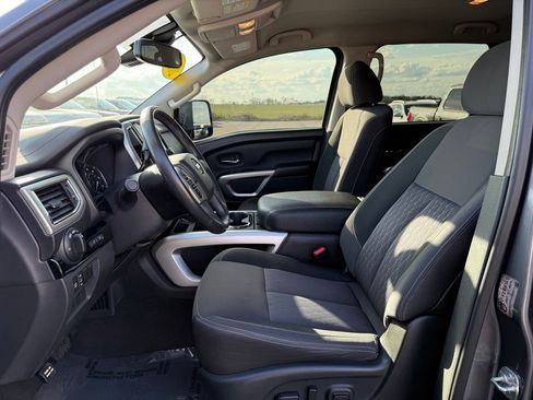 Used 2021 Nissan Titan SV w/ SV Convenience Package image 6