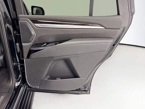 Used 2026 Cadillac Escalade Luxury AWD/4WD image 26