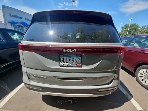 Used 2022 Kia Carnival EX FWD image 5