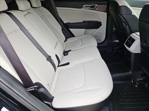 Used 2025 Kia Sportage EX w/ Premium Package image 21
