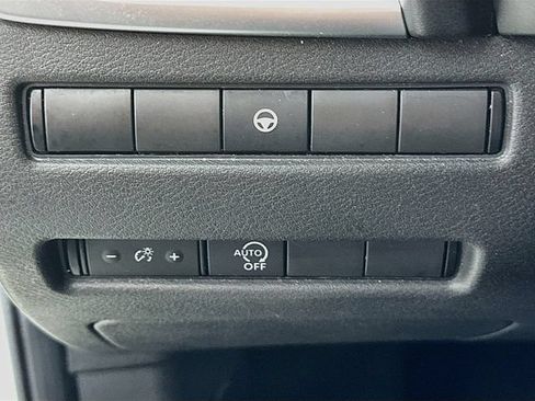 Used 2023 Nissan Rogue SV FWD image 10
