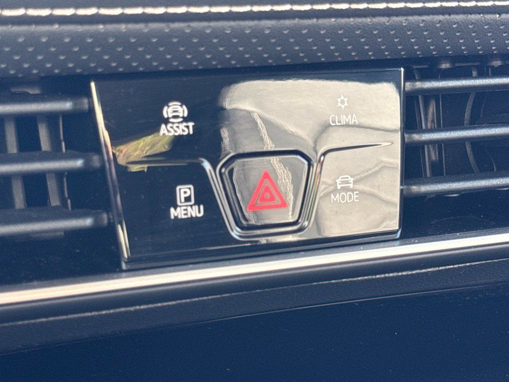 Used 2025 Volkswagen Atlas SE FWD image 27