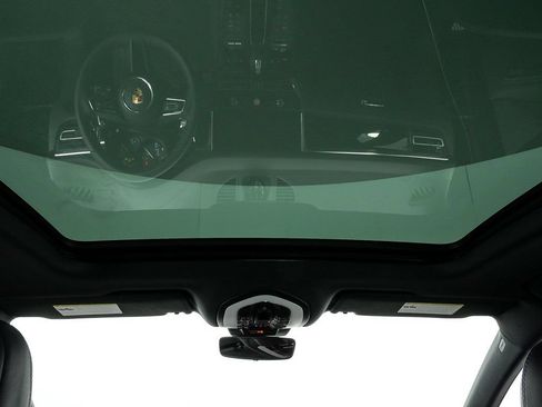 Used 2026 Porsche Macan AWD/4WD image 21