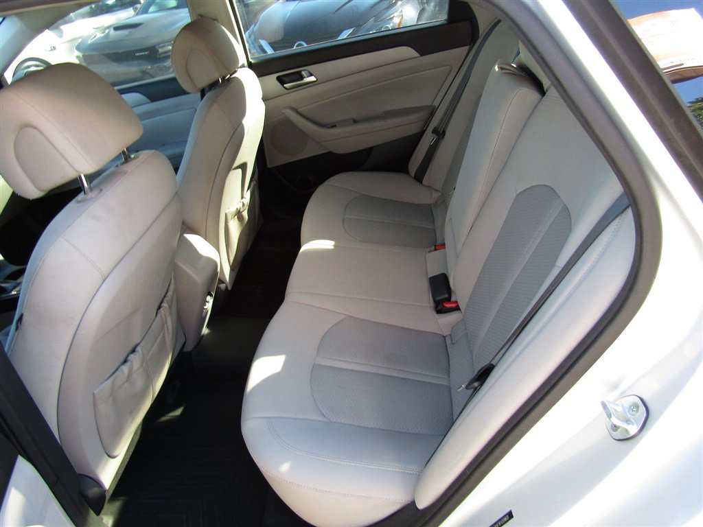 Used 2015 Hyundai Sonata SE w/ Option Group 09 FWD image 19
