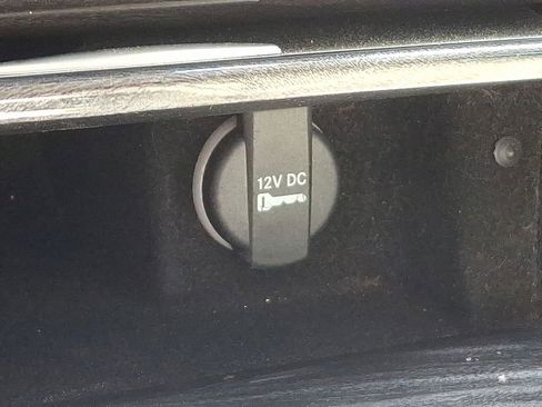 Used 2016 Chrysler 300 Limited image 26