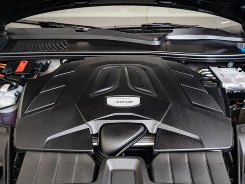 Used 2023 Porsche Cayenne Platinum Edition image 34