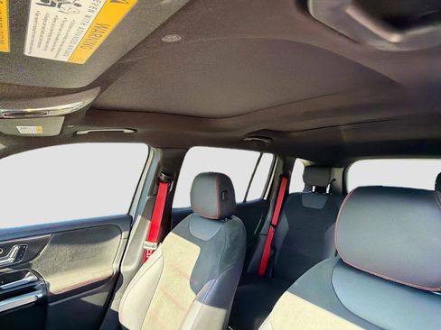 Used 2025 Mercedes-Benz GLB 35 AMG 4MATIC image 27