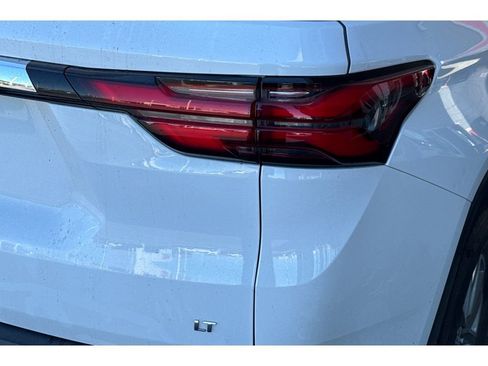 Used 2023 Chevrolet Traverse LT image 5