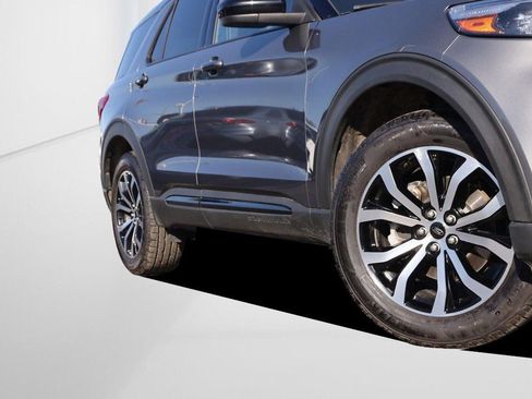 Used 2022 Ford Explorer ST image 3