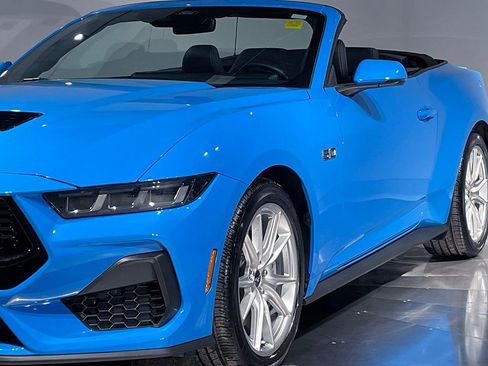 Used 2025 Ford Mustang GT Premium image 19