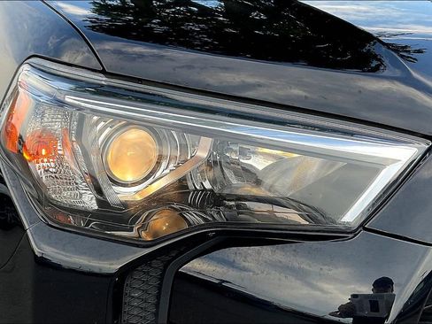 Used 2019 Toyota 4Runner SR5 Premium image 30