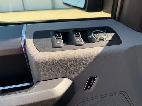 Used 2015 Ford F150 XLT w/ Equipment Group 302A Luxury AWD/4WD image 19