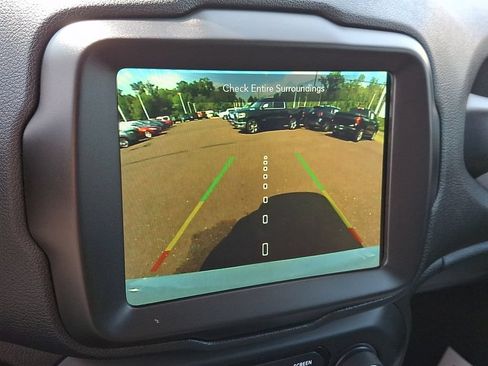 Used 2023 Jeep Renegade Latitude w/ Premium Group AWD/4WD image 19