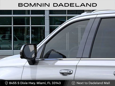 New 2026 Chevrolet Suburban Premier RWD image 12